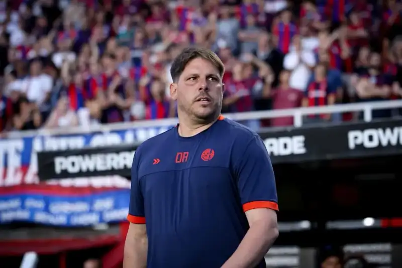 Damián Ayude fue despedido como técnico de San Lorenzo luego de la goleada sufrida ante Defensa y Justicia. Los números de su ciclo, la decisión dirigencial y el fuerte impacto económico.