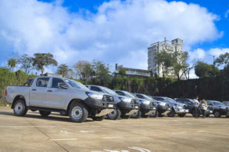 El Gobierno de Misiones entregó 11 camionetas al Ministerio de Ecología para fortalecer el cuidado de la biodiversidad.