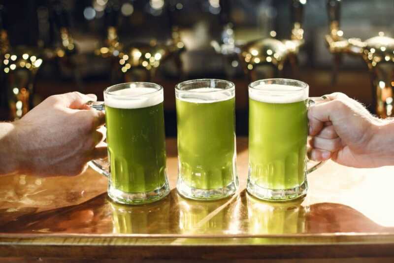 Desfiles, tréboles y el color verde marcan cada año el Día de San Patricio, una tradición irlandesa que trascendió fronteras y se convirtió en fenómeno global.