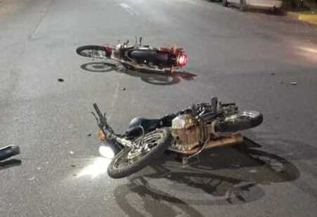 Violento choque de motos en Posadas: una hospitalizada y otro conductor con alcoholemia positiva Posadas choque motos