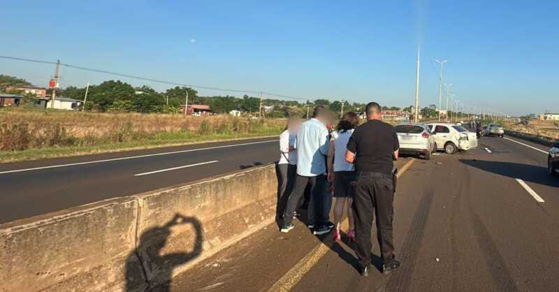 Colisión entre dos autos en el Acceso Sur de Garupá: el choque ocurrió frente al barrio Fátima y no hubo heridos 1 El siniestro vial ocurrió a las 7:50 y fue peritado por Seguridad Vial y Policía Científica.