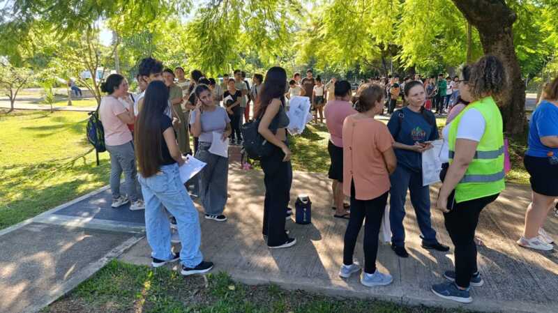 Largas filas desde las 6 de la mañana en el Jardín Botánico para tramitar el Boleto Estudiantil 4 fila boleto estudiantil misionero 3 - 3