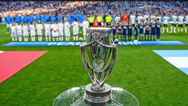 Tapia quiere la Finalissima en el Monumental mientras España propone al Bernabéu como sede 5 Claudio Tapia pidió que la Finalissima se juegue en el Monumental, mientras España propuso al Santiago Bernabéu como sede ante la incertidumbre por Qatar.