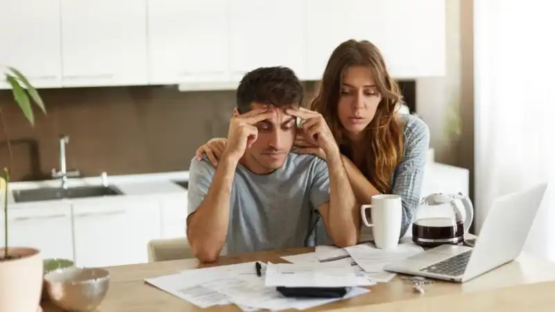 Más del 56% de los hogares argentinos se endeuda para cubrir gastos básicos hogar