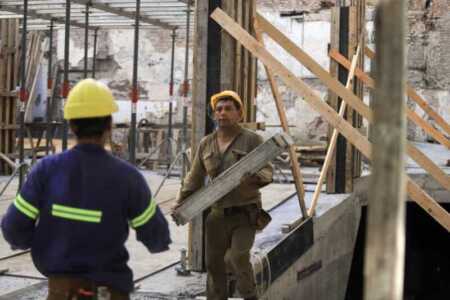 La industria cayó 8,3% y pierde 160 empleos por día, según un informe image - 5
