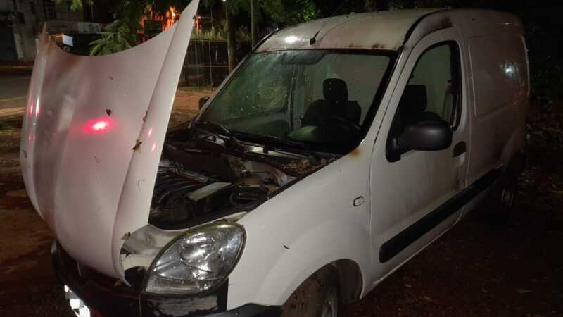 Ataque con molotov provocó destrozos en dos autos de Posadas 3 incendio auto posadas 3 - 2