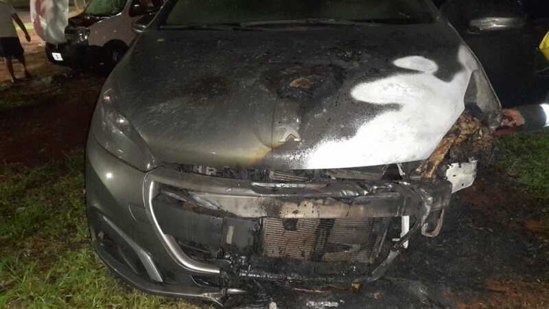 Ataque con molotov provocó destrozos en dos autos de Posadas incendio auto posadas 4 - 1