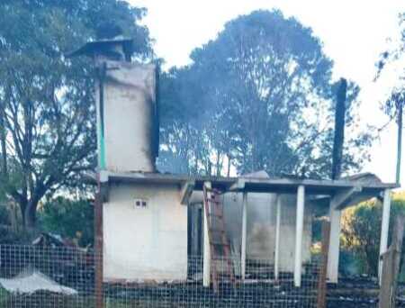 En el lugar trabajaron efectivos de bomberos de San Pedro.