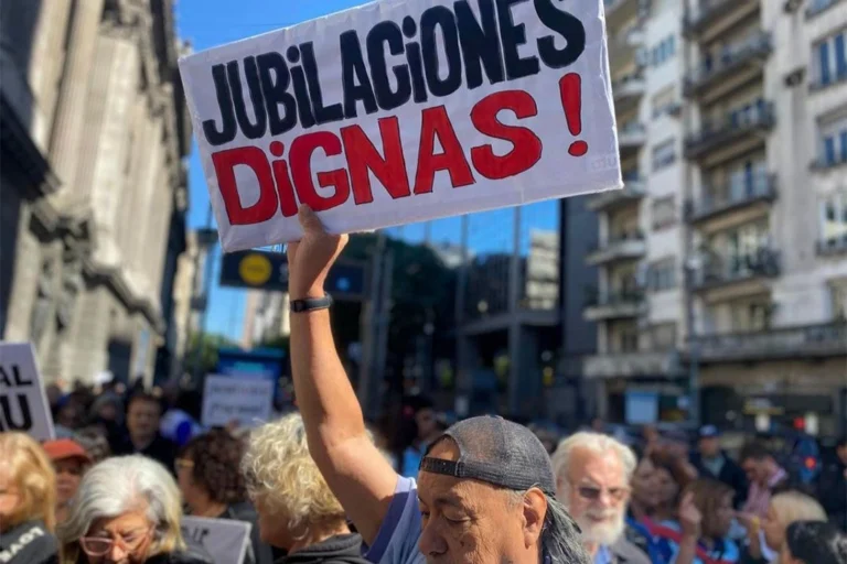 Ajuste fiscal y menor recaudación: el Gobierno prevé profundizar el recorte del gasto público La caída de los ingresos fiscales redefine la estrategia económica y acelera el ajuste del gasto público.