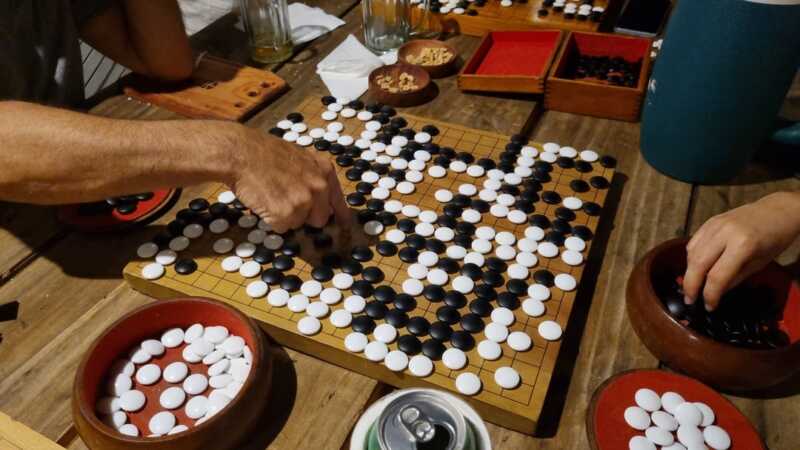 El milenario juego Go vive su auge en Posadas y prepara el Primer Abierto Internacional 3 juego Go Posadas 3 - 2