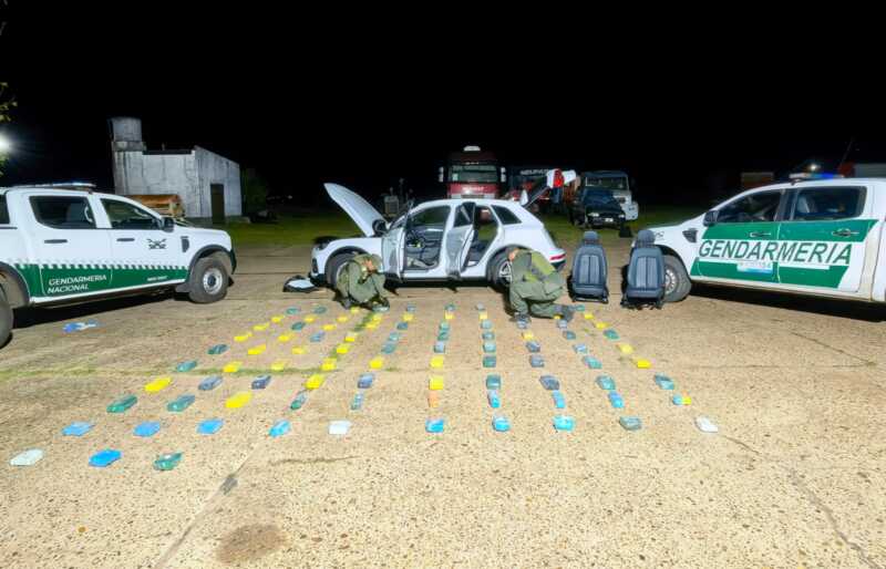 Incautan más de 88 kilos de cocaína ocultos en una camioneta kilos