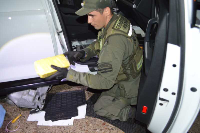 Incautan más de 88 kilos de cocaína ocultos en una camioneta 3 kilos