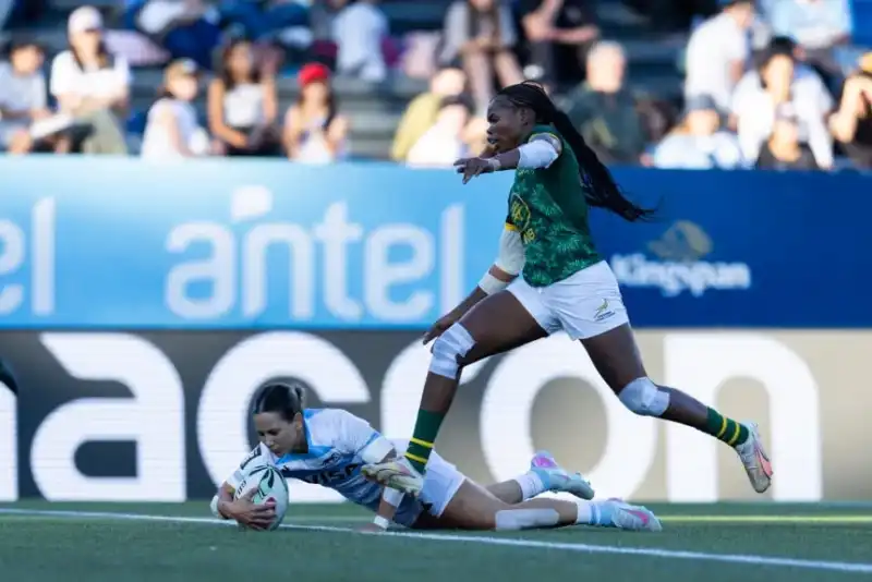 Las Yaguaretés se consagraron campeonas en Montevideo y quedaron a un paso del ascenso al Circuito Mundial de rugby seven.