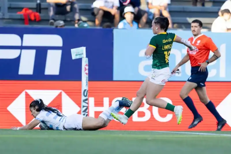 Las Yaguaretés se consagraron campeonas en Montevideo y quedaron a un paso del ascenso al Circuito Mundial de rugby seven.