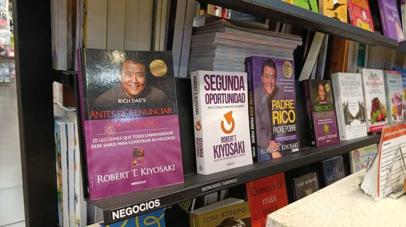Gabriel Rolón, superación personal y mangas: los géneros que resisten la caída de ventas en librerías de Posadas 7 libros posadas tendencias 10 - 6