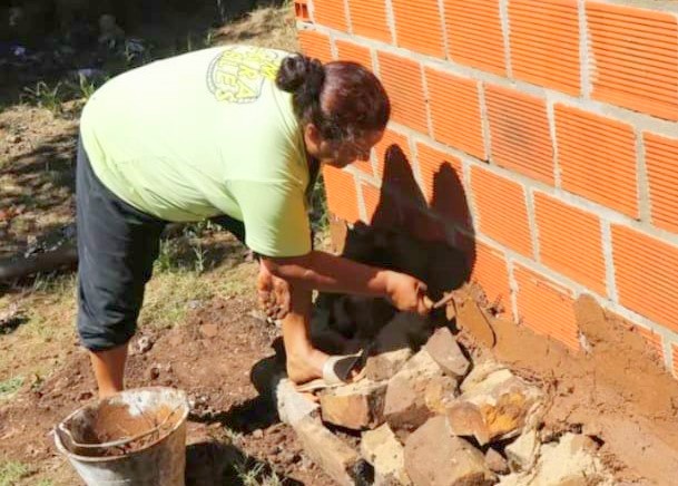 Construyen casas de barro en Posadas con técnicas milenarias para viviendas saludables 2 manos a la tierra 1 - 1