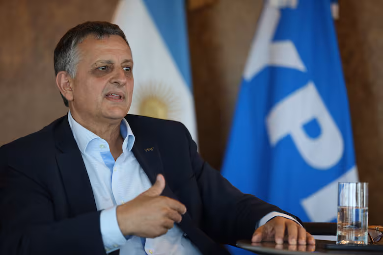 YPF alertó que el conflicto en Medio Oriente podría derivar en aumentos graduales del precio de la nafta si se sostiene el alza del petróleo.