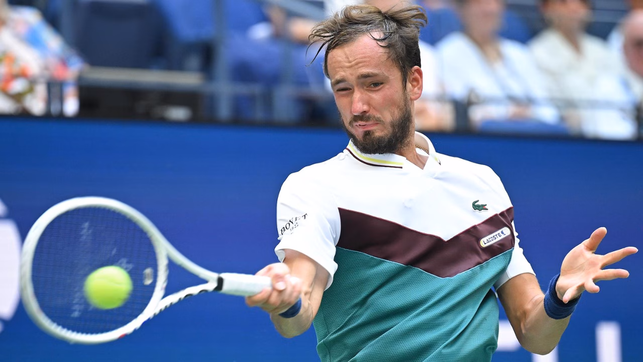 Cerúndolo enfrenta a Medvedev en Miami en un duelo de alto nivel 4 Francisco Cerúndolo se mide ante Daniil Medvedev en la tercera ronda del Masters 1000 de Miami, en un cruce clave para el argentino.