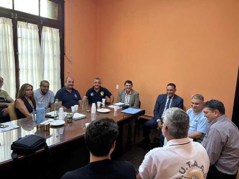 Los acuerdos alcanzados incluyen mejoras para jubilados, pensionados y trabajadores activos del Estado provincial.