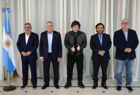 Milei profundiza su alianza con los gobernadores del norte y este mes visitará Tucumán milei y gobernadores