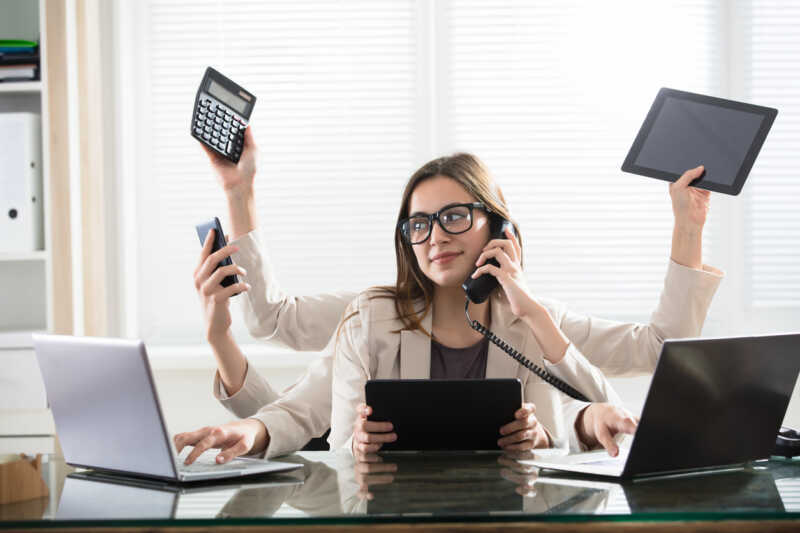 Multitasking: advierten que hacer muchas tareas a la vez reduce la productividad