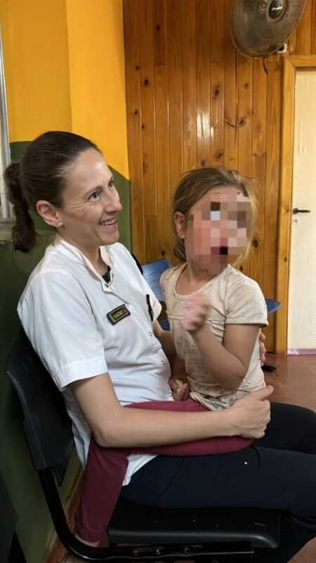 25 de Mayo: hallaron a una niña de 5 años que se había extraviado mientras jugaba 2 niña