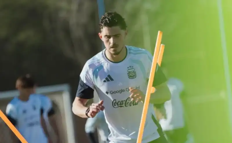 Golpe durísimo: Panichelli sufrió una grave lesión y se pierde el Mundial 3 Joaquín Panichelli sufrió la rotura de ligamentos en la rodilla y quedó descartado para el Mundial 2026. Duro golpe para la Selección argentina.