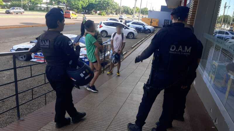 Encontraron sano y salvo al niño de 4 años que había desaparecido en Posadas 3 policia nino hallado posadas 4 - 2