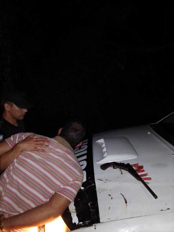 Pozo Azul: amenazó a su pareja y a su hijo con un arma, huyó y fue detenido tras un operativo 1 pozo