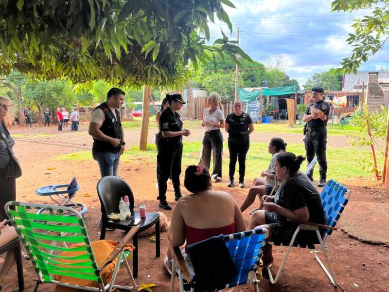 Policía, escuela y comunidad: articulación territorial para prevenir violencias y fortalecer la contención social en Misiones 5 La articulación comunitaria se consolida como eje clave para prevenir violencias y abordar problemáticas sociales.