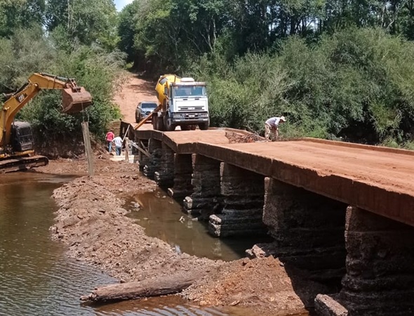 Productores del Alto Paraná construyen un puente clave entre Colonia Victoria y Eldorado ante la falta de respuesta estatal 5 puente gruber