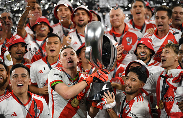 Eduardo Coudet fue presentado como nuevo entrenador de River, habló del legado de Gallardo, pidió unidad, remarcó la obligación de ser campeón y aseguró: “Sé el lugar en donde estoy”.