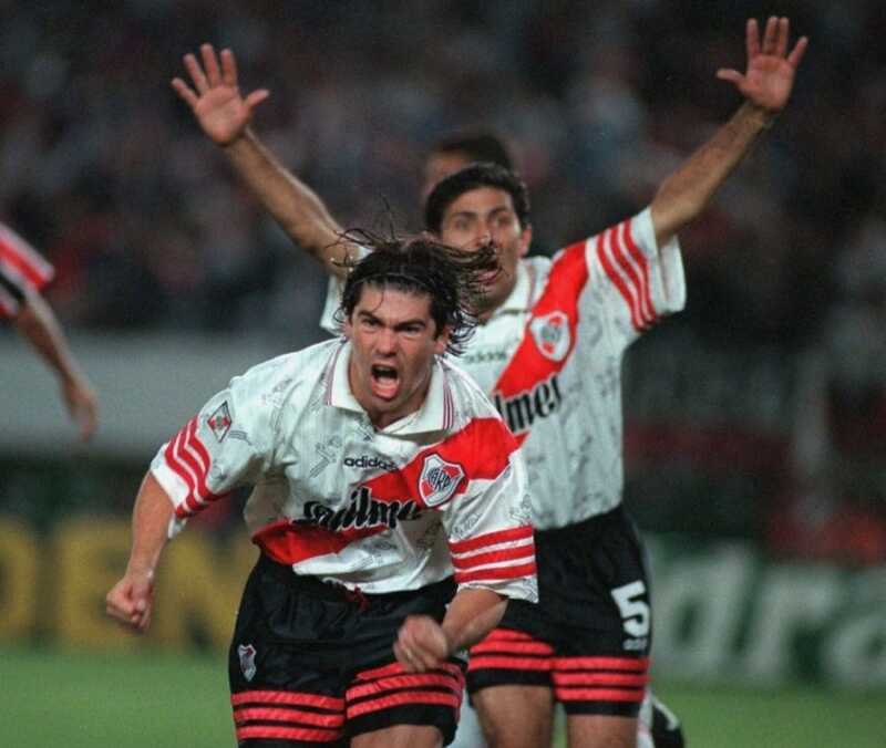 Murió Marcelo Araujo, la voz que marcó una época en el relato del fútbol argentino 6 Murió Marcelo Araujo a los 78 años. El histórico relator de Fútbol de Primera y Fútbol para Todos marcó una época en el relato del fútbol argentino.