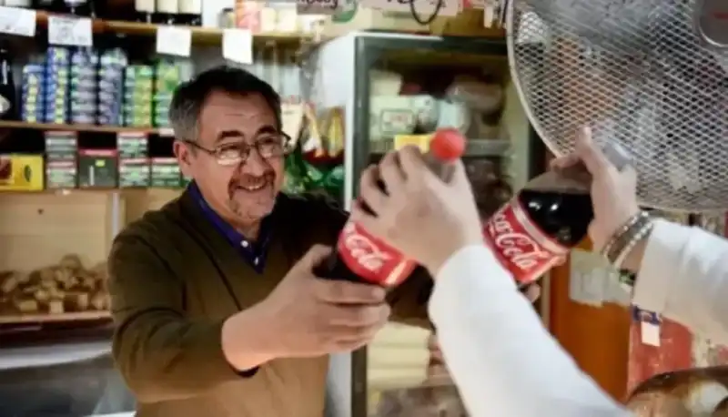 El comercio de cercanía resiste la caída del consumo adaptando su oferta a un cliente cada vez más cuidadoso con el gasto.