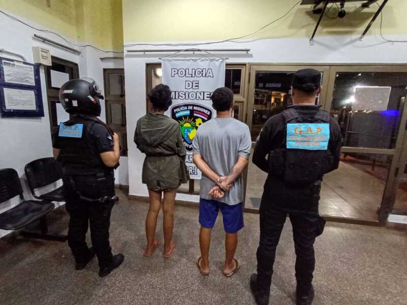 La pareja fue detenida durante la madrugada tras consumir en un restaurante del centro de Posadas y retirarse sin pagar una cuenta cercana a los 70 mil pesos.