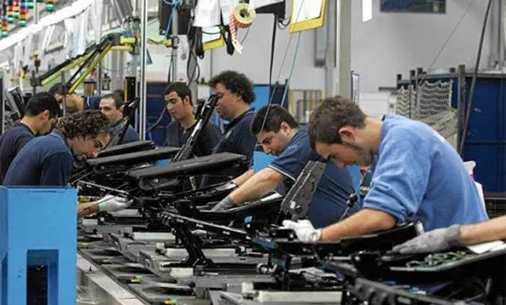 Un informe de la UCA revela que el 83,5% de los trabajadores formales en Argentina sufre dificultades para alimentarse durante la jornada laboral por la pérdida del poder adquisitivo.