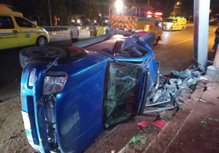Cuatro menores heridos tras el vuelco de un vehículo en Ñemby: investigan exceso de velocidad y presunto consumo de alcohol El automóvil terminó volcado sobre la calzada en la ciudad de Ñemby tras perder el control mientras circulaba a alta velocidad por el Acceso Sur.