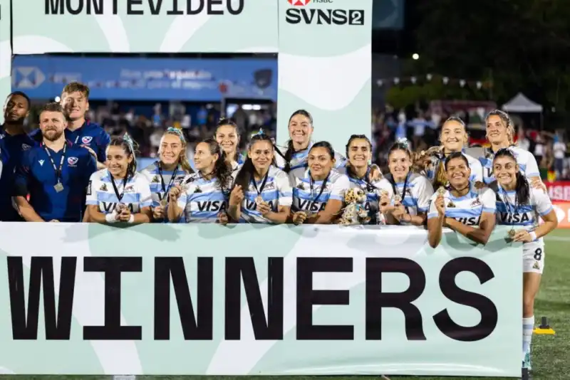 Las Yaguaretés se consagraron campeonas en Montevideo y quedaron a un paso del ascenso al Circuito Mundial de rugby seven.
