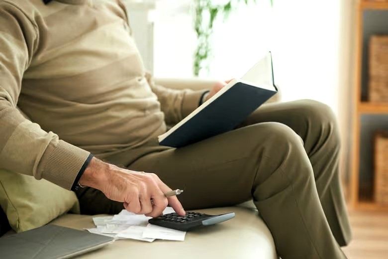 La mitad de los nuevos empleos los ocupan jubilados: alertan por una crisis que desplaza a los jóvenes jubilados