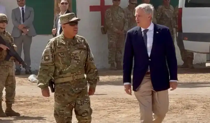 Chile avanza con el “Escudo Fronterizo”: ya construyó el 40% de la zanja en la frontera norte 3 Chile acelera el “Escudo Fronterizo”: ya completó el 40% de la obra