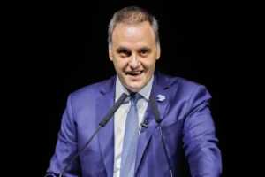 Adorni, en la mira: el oficialismo busca frenar su interpelación en Diputados Adorni