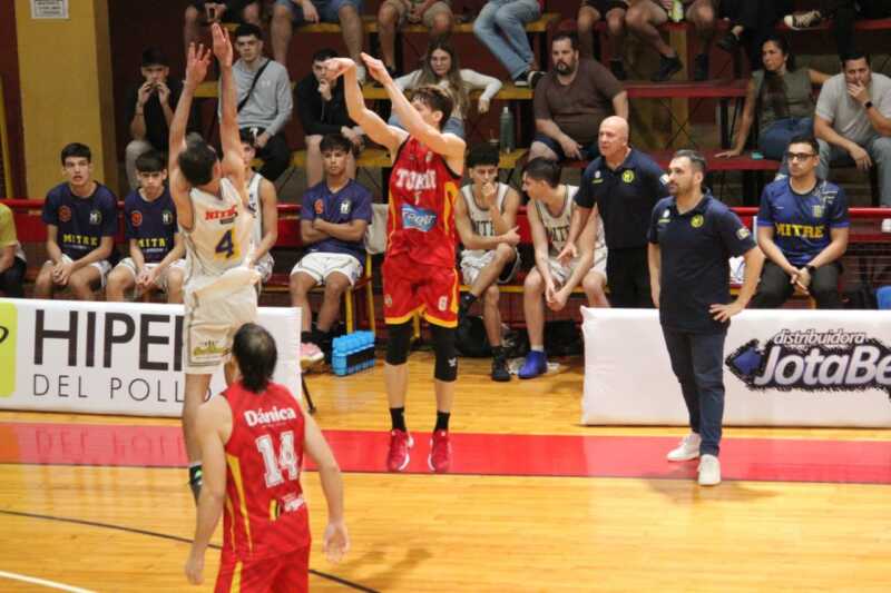 Tokio venció a Mitre y se quedó con el clásico posadeño en el Apertura de la Liga Provincial Tokio derrotó a Oberá Tenis Club por 80 a 73 en la Liga Provincial de Básquet. El equipo posadeño lo definió en el último cuarto.