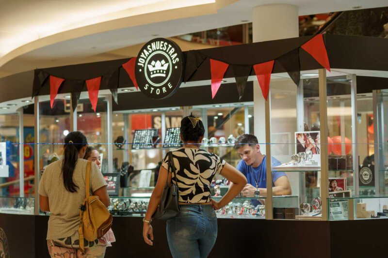 Comerciantes de Posadas apuestan a El Reventón en medio de la crisis del consumo 2 Comerciantes de Posadas apuestan al Reventón en medio de la crisis