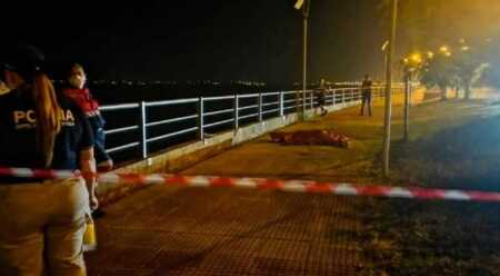 Misterio en el río Paraná: hallan un cadáver en la Costanera de Encarnación y crecen las incógnitas sobre su muerte El cuerpo fue hallado en la Costanera de Encarnación y, tras varias horas de trabajo, logró ser identificado. La causa de muerte sigue siendo un misterio.