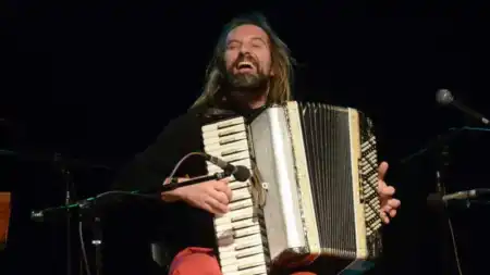 Chango Spasiuk: “Estos tiempos nos invitan a una reflexión sobre lo que pasa en el mundo” “Tocar en mi provincia es una experiencia intransferible”, expresó el músico misionero.