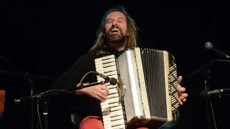 Chango Spasiuk: “Estos tiempos nos invitan a una reflexión sobre lo que pasa en el mundo” “Tocar en mi provincia es una experiencia intransferible”, expresó el músico misionero.