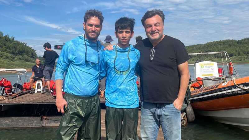 Fernando Vergara, el actor misionero que llega a Netflix con “El último gigante”, éxito global filmado en Iguazú Fernando Vergara, actor misionero, forma parte de “El último gigante”, la película de Netflix filmada en Iguazú que alcanza millones de visualizaciones a nivel mundial.