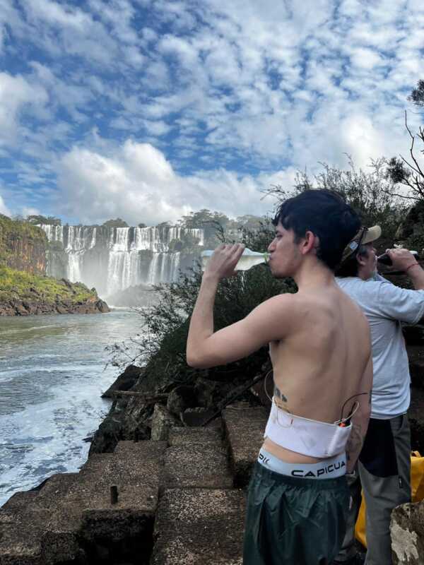 Fernando Vergara, el actor misionero que llega a Netflix con “El último gigante”, éxito global filmado en Iguazú 7 “El último gigante” combina paisajes de Iguazú con una historia atrapante, y suma la participación del joven actor misionero Fernando Vergara.