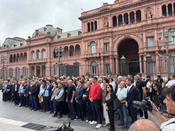 Intendentes reclamaron a Caputo fondos, obras y recursos en Economía