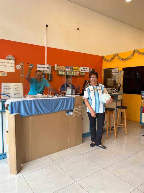 Iguazú: María ganó el primer kit mundialista de la Tombolita Maria de Iguazu la ganadora del primer kit mundialista del IPLyC - 2
